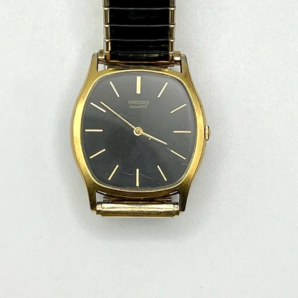 Vintage Seiko  Black and Gold Rectangular Unisex Watch - Picture 7 of 9
